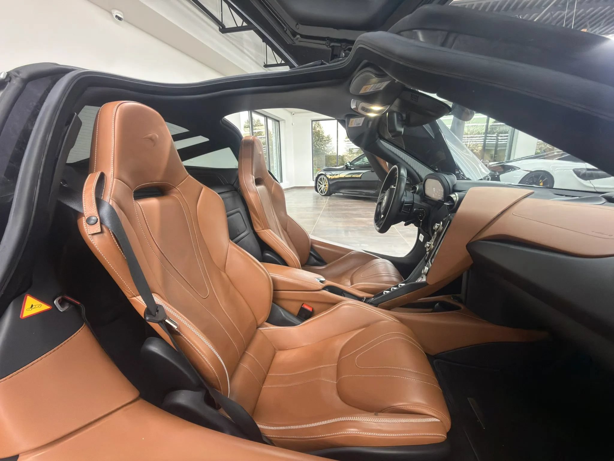Used 2018 McLaren 720S RWD image 31