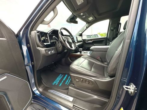 Used 2022 GMC Sierra 1500 SLT w/ SLT Premium Plus Package AWD/4WD image 10