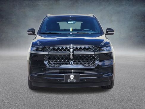 New 2026 Lincoln Navigator Reserve w/ Jet Appearance Package AWD/4WD image 2