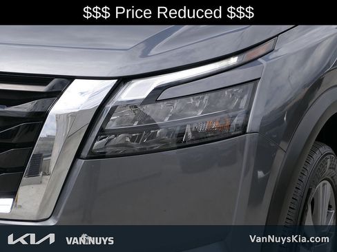 Used 2025 Nissan Pathfinder SV FWD image 28