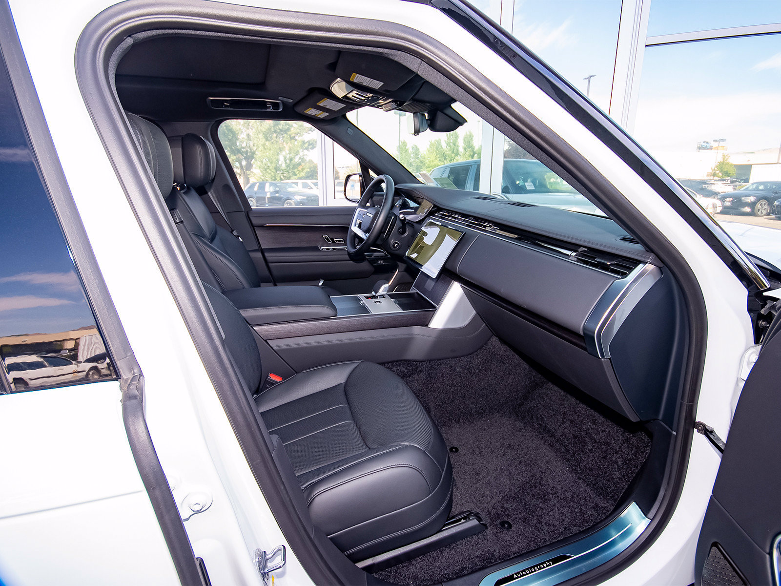 New 2026 Land Rover Range Rover Long Wheelbase Autobiography AWD/4WD image 42
