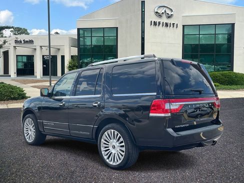 Used 2017 Lincoln Navigator Select image 4