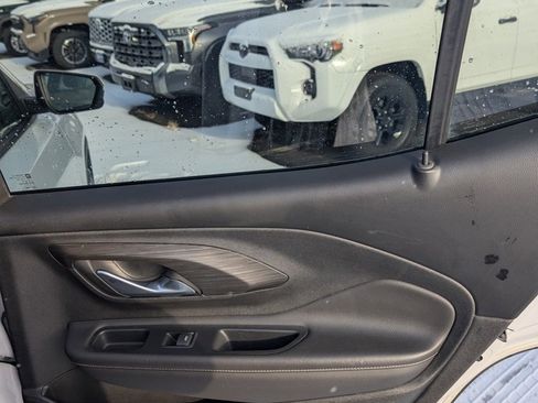 Used 2022 GMC Terrain SLT image 18