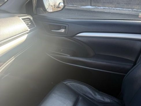 Used 2016 Toyota Highlander XLE image 30