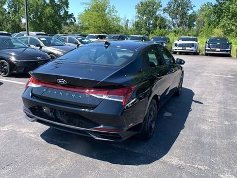 Used 2023 Hyundai Elantra SEL FWD image 5