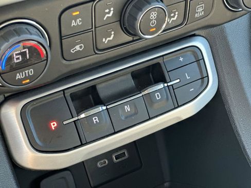 Certified 2023 GMC Acadia SLE w/ Driver Convenience Package image 15