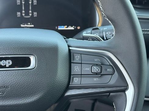 New 2025 Jeep Grand Cherokee L Altitude image 18