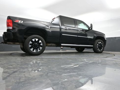 Used 2011 GMC Sierra 2500 Denali w/ Suspension Package, Off-Road AWD/4WD image 36
