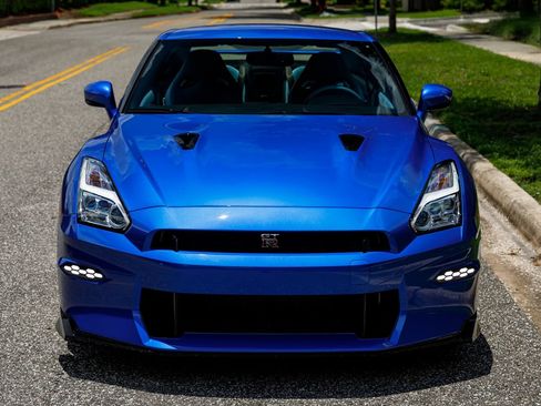 Used 2024 Nissan GT-R AWD/4WD image 4
