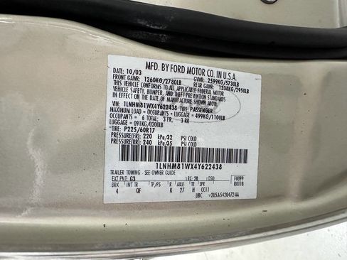 Used 2004 Lincoln Town Car Executive image 28