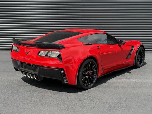 Used 2016 Chevrolet Corvette Z06 w/ 2LZ Preferred Equipment Group RWD image 9