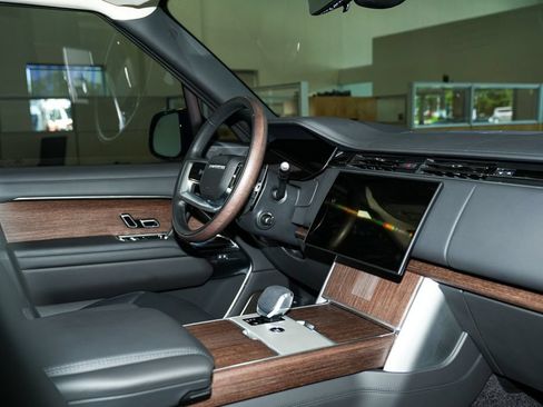 Used 2025 Land Rover Range Rover Autobiography AWD/4WD image 73
