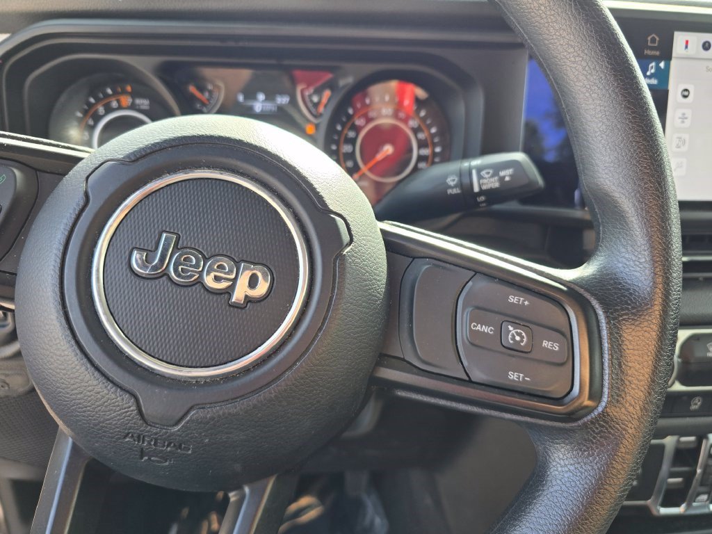 Used 2025 Jeep Gladiator Sport AWD/4WD image 21