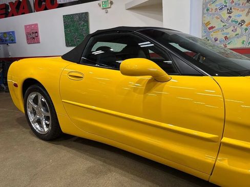 Used 2004 Chevrolet Corvette Convertible w/ Preferred Equipment Group RWD image 36