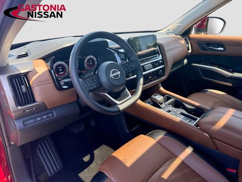 Used 2024 Nissan Pathfinder Platinum w/ Cargo Package FWD image 11