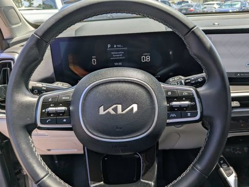 Certified 2025 Kia Sorento S FWD image 30