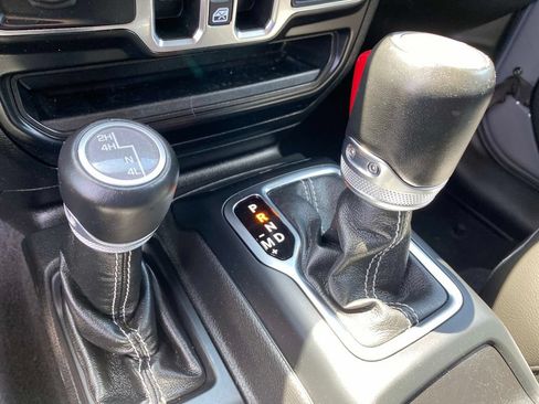 Used 2022 Jeep Gladiator Overland w/ Popular Equipment Package AWD/4WD image 21