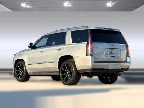 Used 2015 Cadillac Escalade Luxury image 7