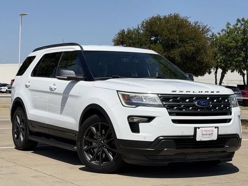 Used 2019 Ford Explorer XLT w/ Equipment Group 202A FWD image 2