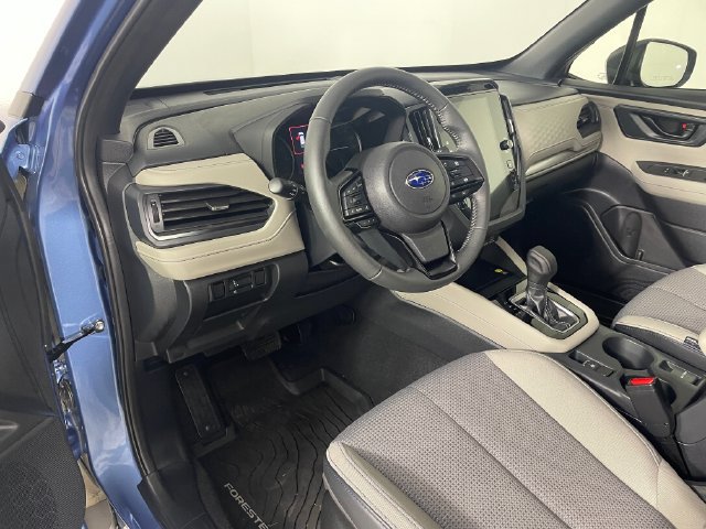 Used 2025 Subaru Forester Premium AWD/4WD image 3