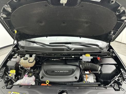Used 2024 Chrysler Pacifica Limited FWD image 26