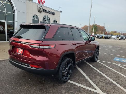 New 2025 Jeep Grand Cherokee Altitude AWD/4WD image 14