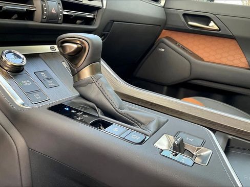 Used 2025 Lexus GX 550 image 14