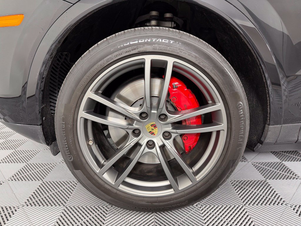 Certified 2023 Porsche Cayenne AWD/4WD image 16