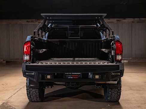 Used 2019 Toyota Tacoma TRD Off-Road w/ Technology Package image 9