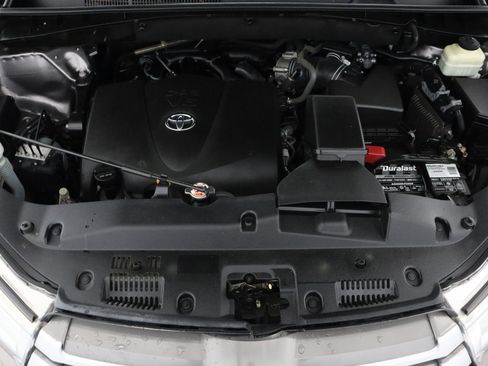 Used 2018 Toyota Highlander XLE FWD image 43