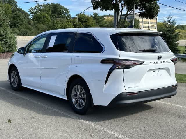 Used 2026 Toyota Sienna LE AWD/4WD image 30