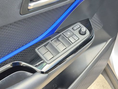 Used 2020 Toyota C-HR XLE FWD image 8
