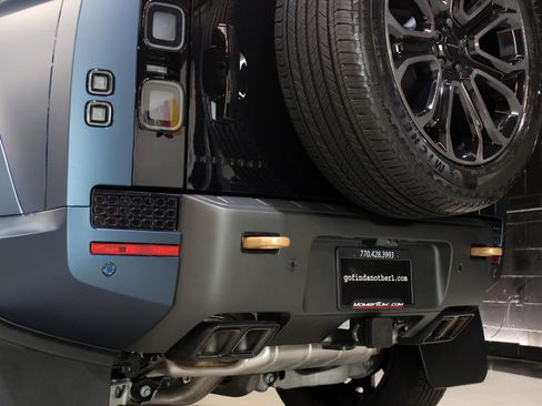 Used 2026 Land Rover Defender 110 OCTA image 14