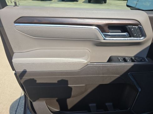 Used 2025 GMC Sierra 1500 SLT AWD/4WD image 17