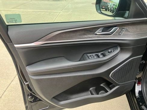 New 2026 Jeep Grand Cherokee Limited AWD/4WD image 9