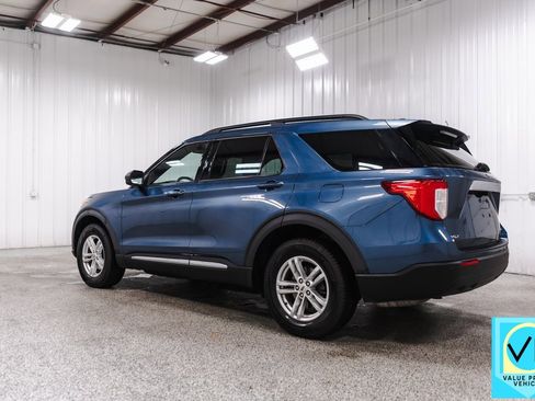 Used 2020 Ford Explorer XLT image 4