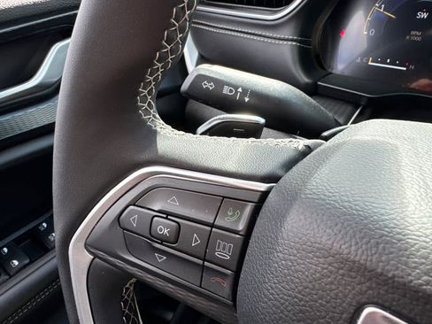 Used 2025 Jeep Grand Cherokee L Laredo w/ Luxury Tech Group I image 20