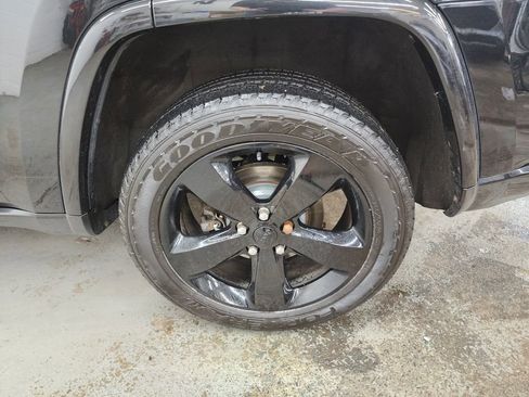 Used 2014 Jeep Grand Cherokee Altitude AWD/4WD image 37