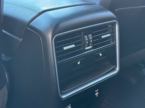 Certified 2023 Porsche Cayenne Platinum Edition image 15