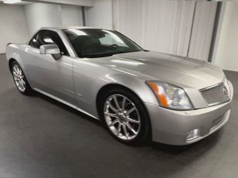 Used 2006 Cadillac XLR V RWD image 2