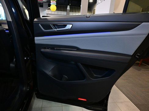 Used 2024 Volkswagen Atlas Peak Edition SE image 25