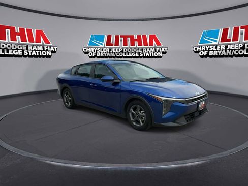 Used 2025 Kia K4 LXS image 2
