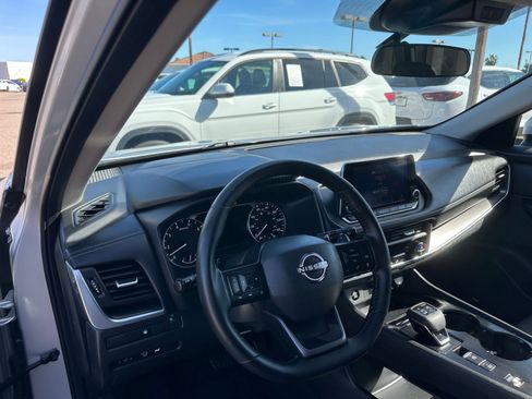 Used 2025 Nissan Rogue SV FWD image 36