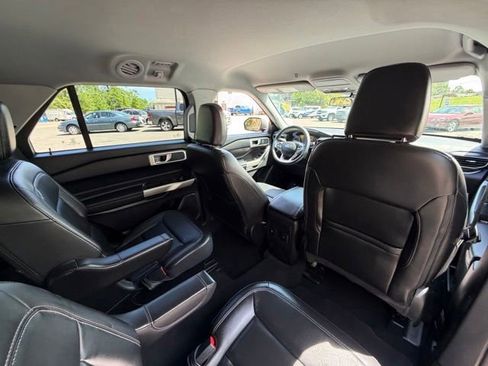 Used 2022 Ford Explorer XLT w/ Equipment Group 202A AWD/4WD image 33