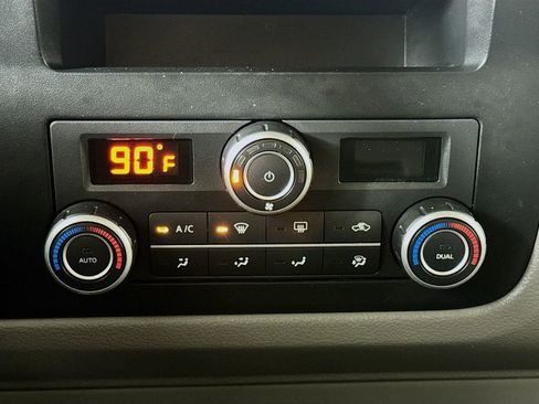 Used 2016 Nissan NV 3500 SL image 14