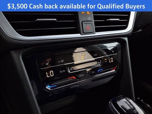 New 2025 Volkswagen Taos SE image 9