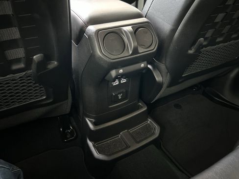 Used 2023 Jeep Wrangler Unlimited Rubicon image 16