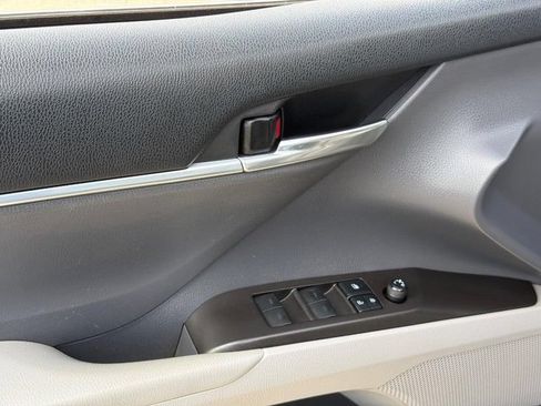 Used 2021 Toyota Camry SE FWD image 18