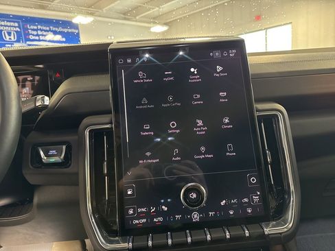 Used 2025 GMC Yukon XL Denali image 13