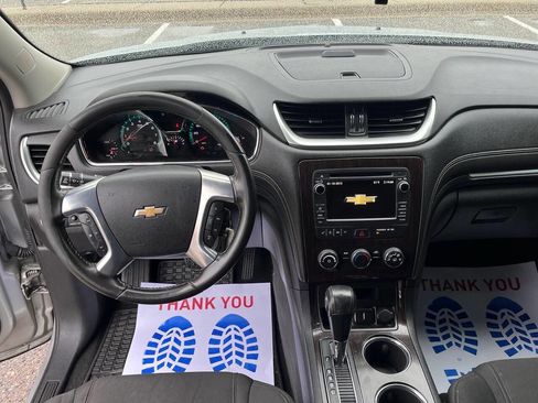 Used 2017 Chevrolet Traverse LT image 12